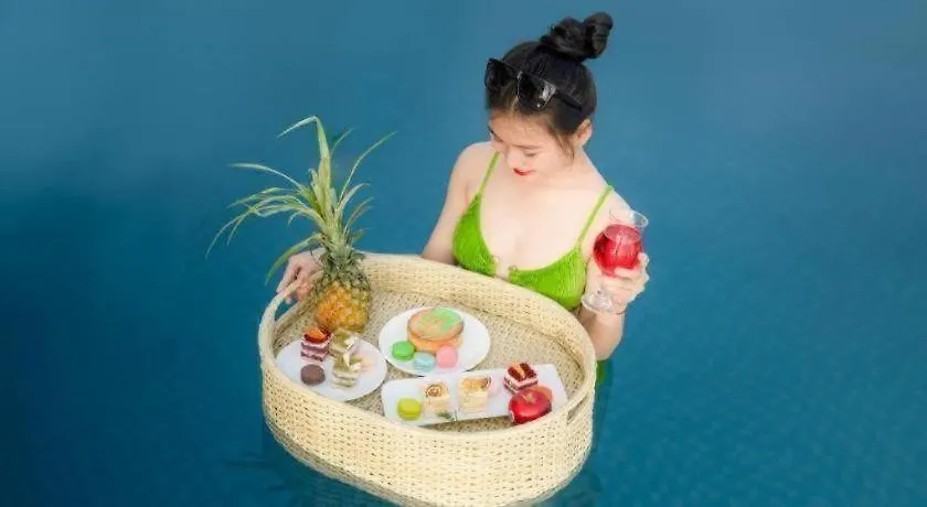 Pansy Beach Dana Da Nang 4*,